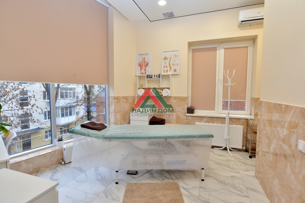 Офис 593.6 м²