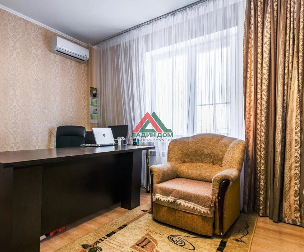 Дом, 383.6 м² на участке 10 сот.