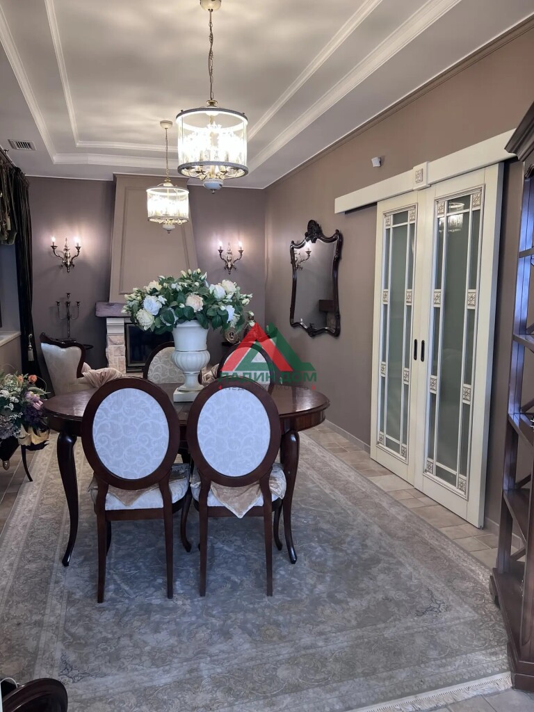Дом, 256.5 м² на участке 8 сот.