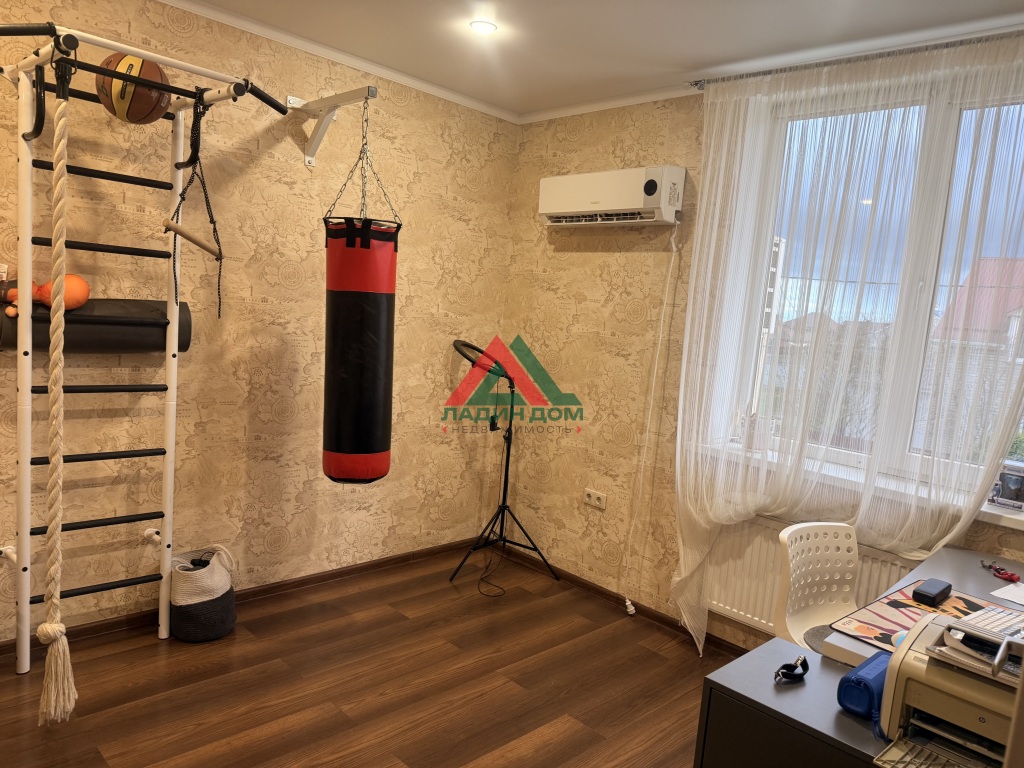 Дом, 97.6 м² на участке 97.6 сот.
