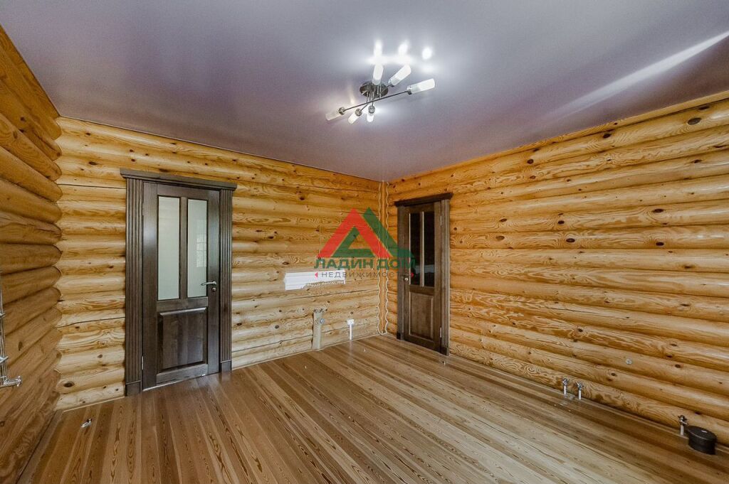 Дом, 226.4 м² на участке 9.5 сот.