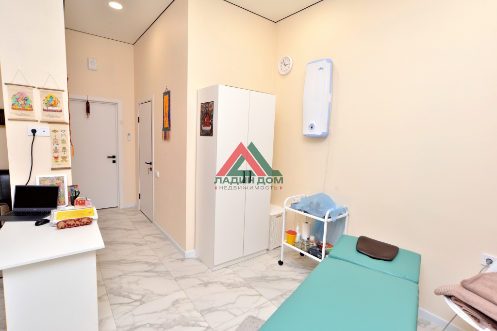 Офис 593.6 м²