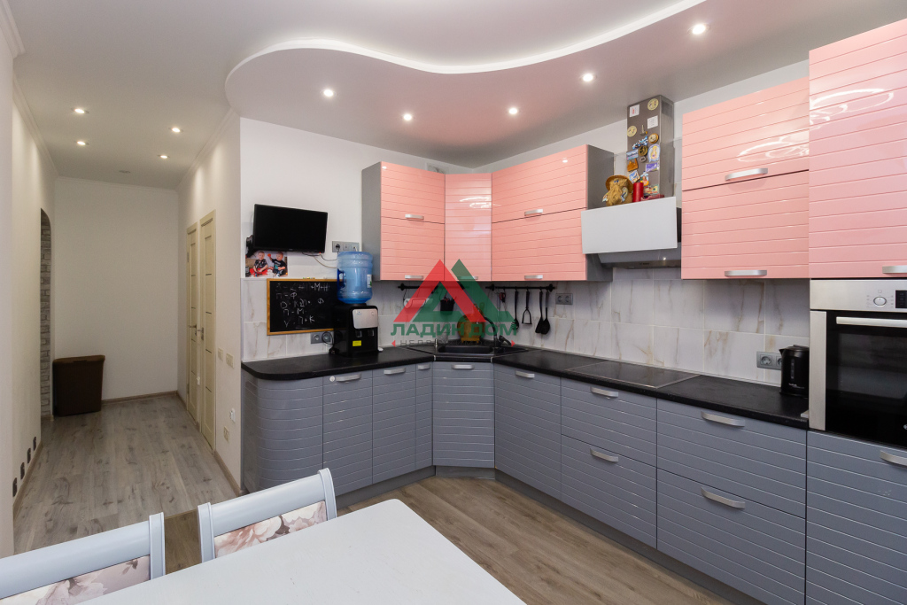 2-к квартира, 67 м², 15/18 эт.