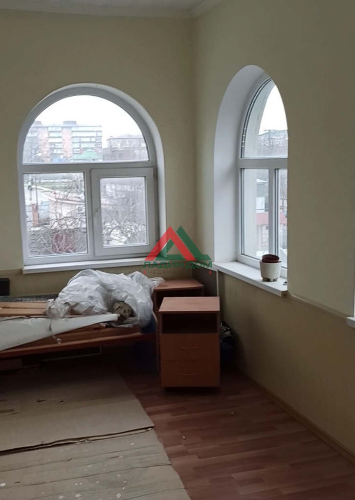 Дом, 250.3 м² на участке 8.3 сот.