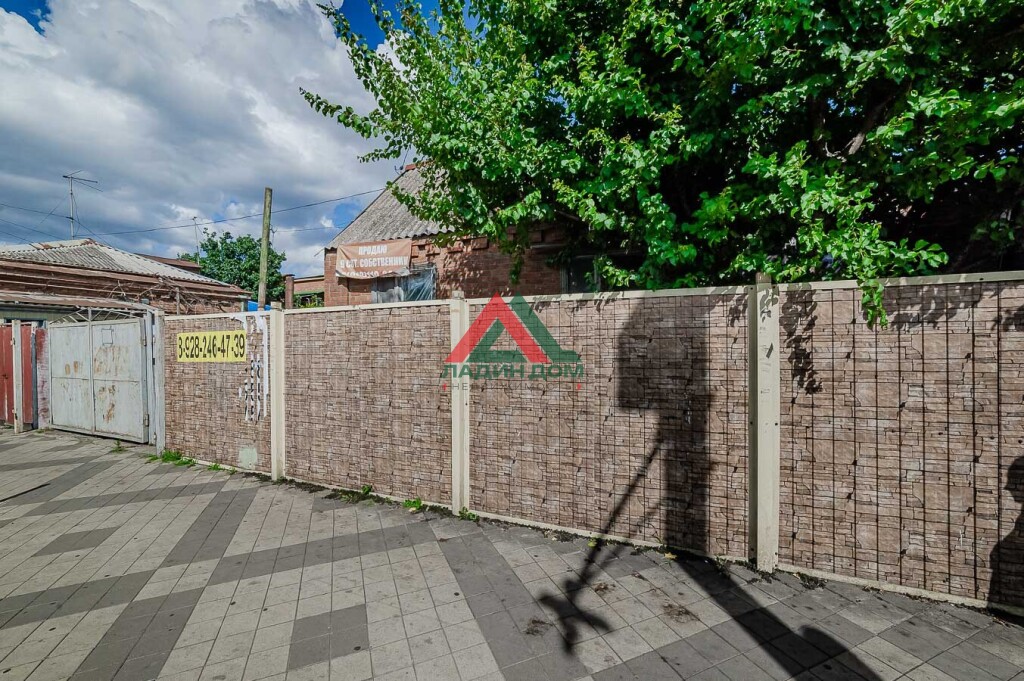 Дом, 255.5 м² на участке 8.8 сот.