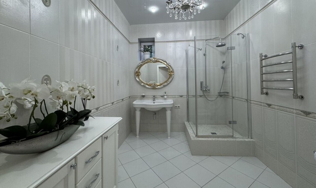 Дом, 341.9 м² на участке 8 сот.