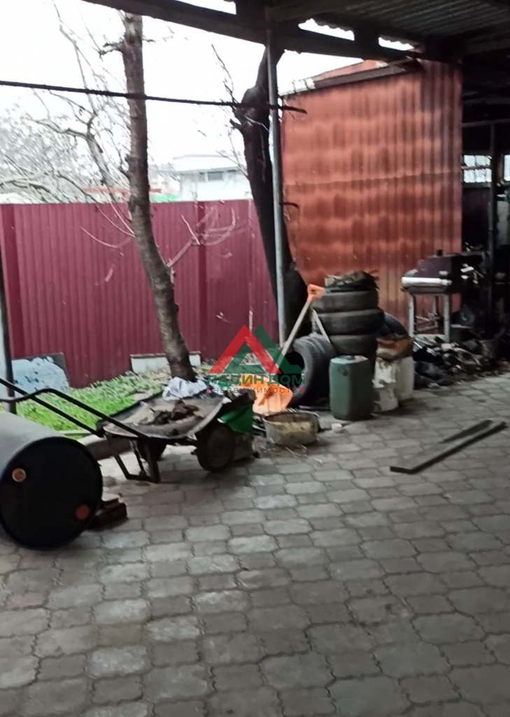 Дом, 250.3 м² на участке 8.3 сот.