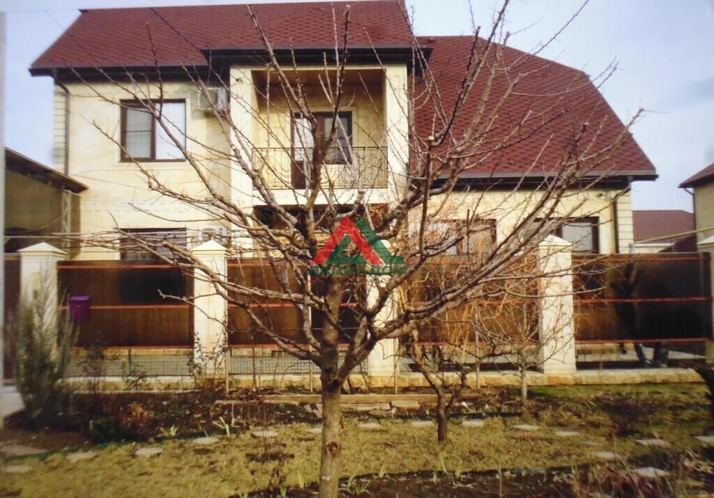 Дом, 276.8 м² на участке 10 сот.