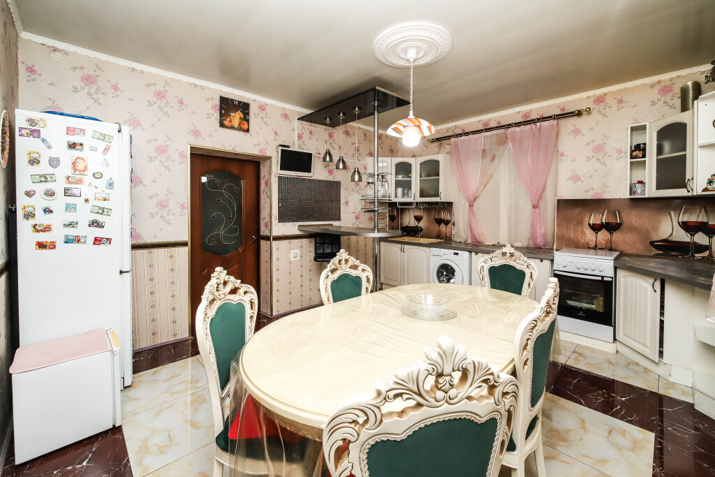 Дача, 270 м² на участке 4 сот.