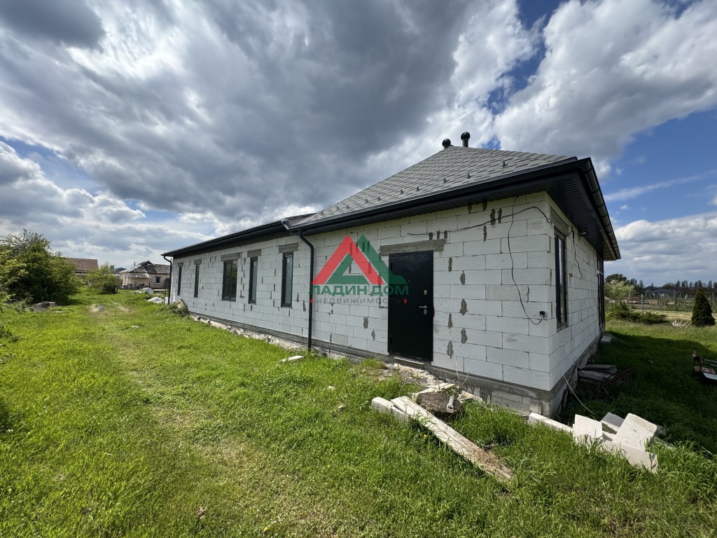 Дом, 217.8 м² на участке 21.8 сот.