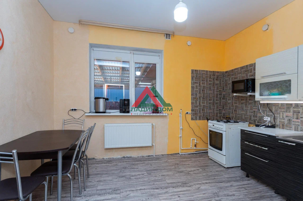 Дом, 76 м² на участке 5 сот.