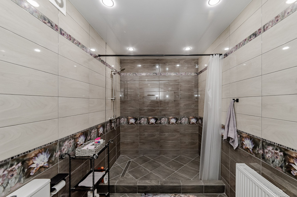 Дом, 284.6 м² на участке 6 сот.