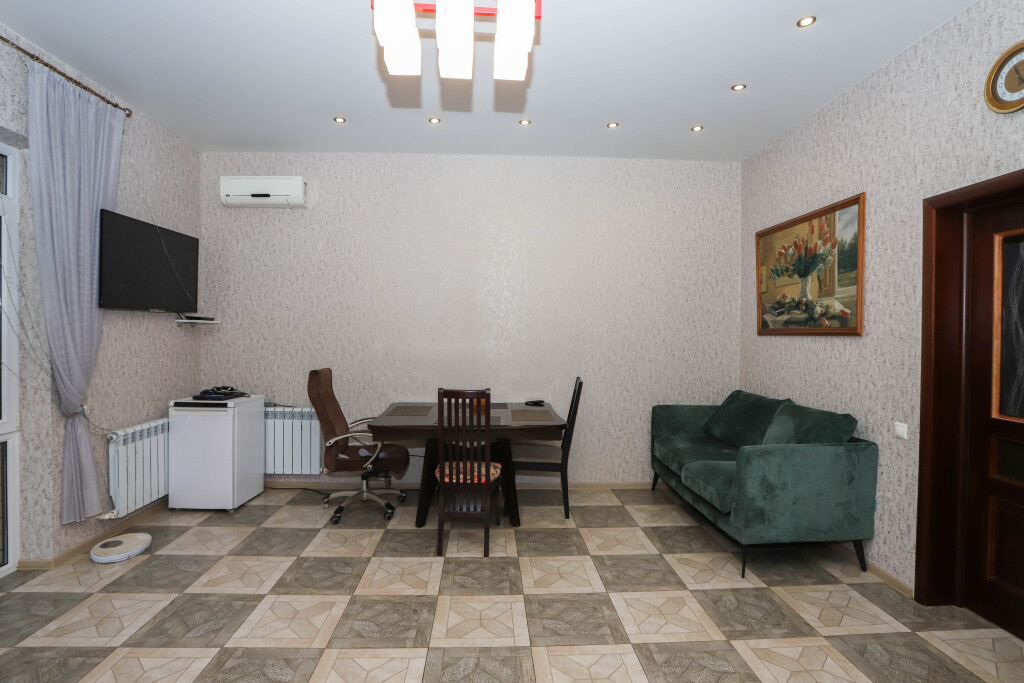 Дом, 140.2 м² на участке 3.1 сот.