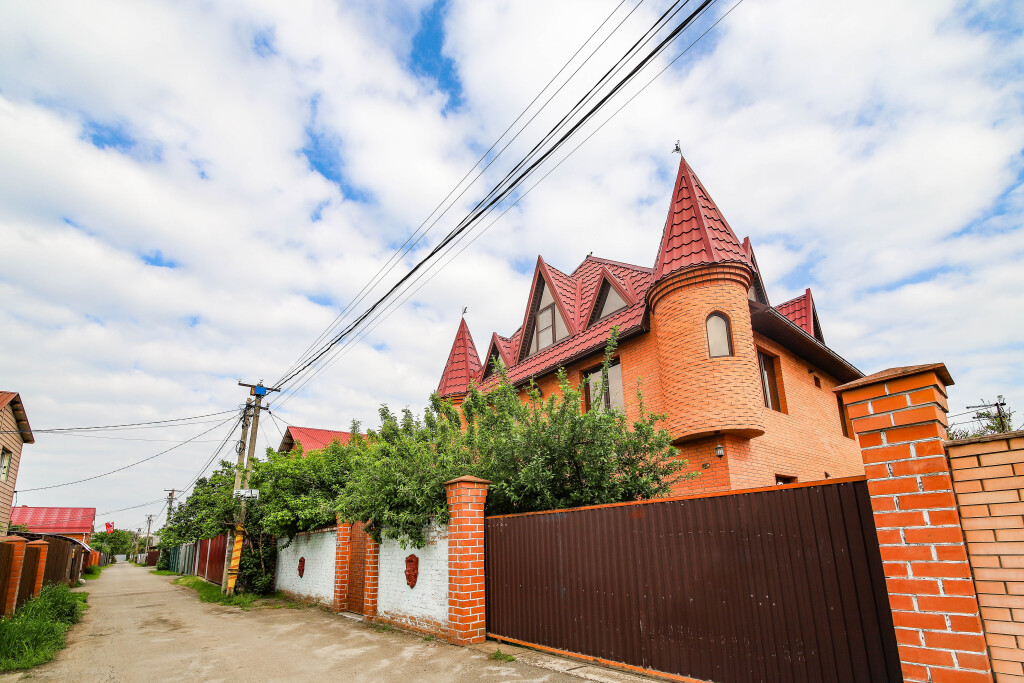 Дача, 270 м² на участке 4 сот.