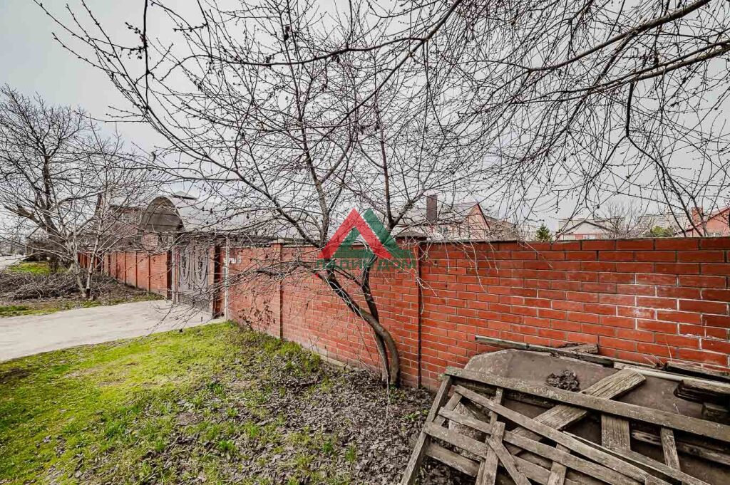 Дом, 263.4 м² на участке 8 сот.
