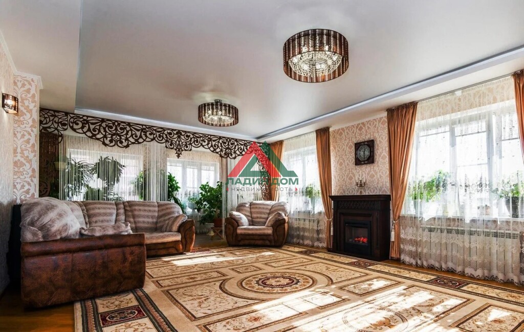 Дом, 383.6 м² на участке 10 сот.