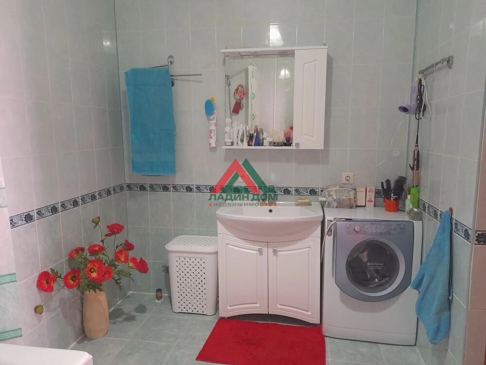 Дом, 109.5 м² на участке 7.3 сот.
