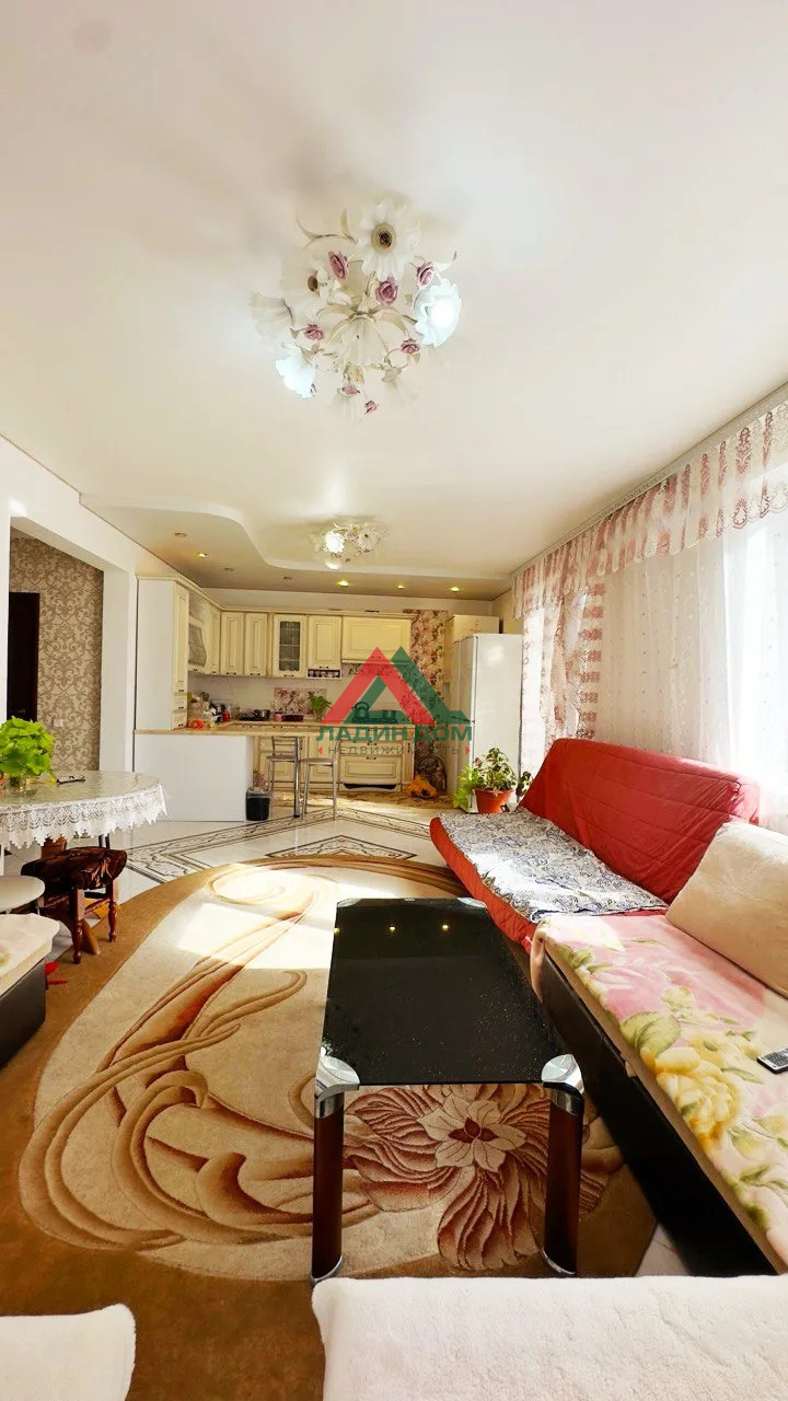 Дом, 137.7 м² на участке 4 сот.