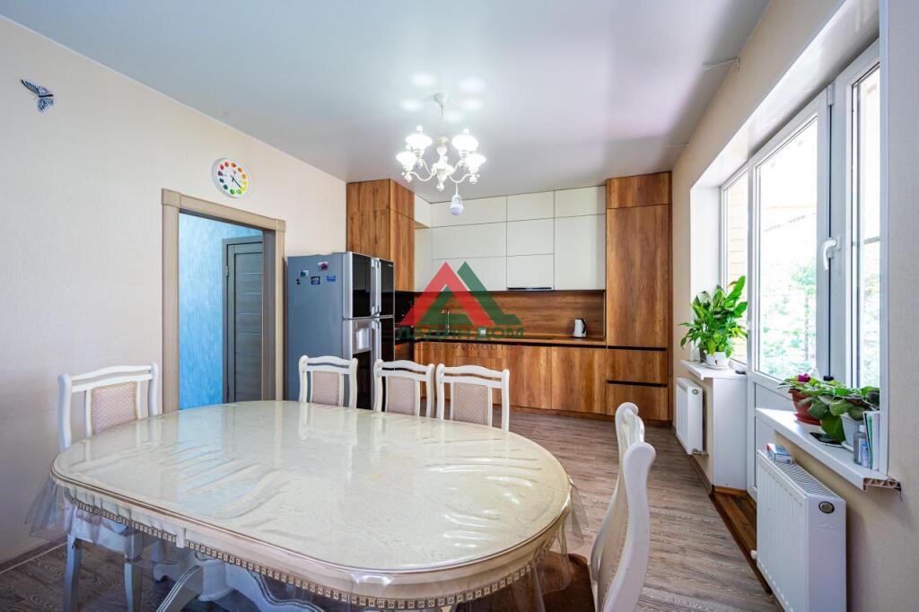 Дом, 133.4 м² на участке 4 сот.