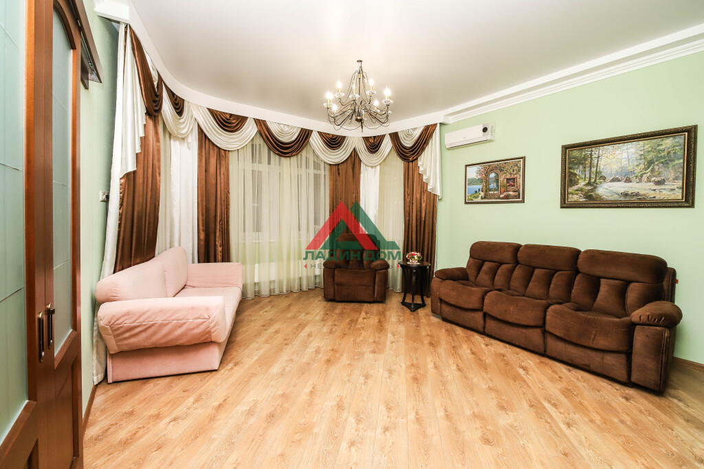 Дом, 187.1 м² на участке 4 сот.