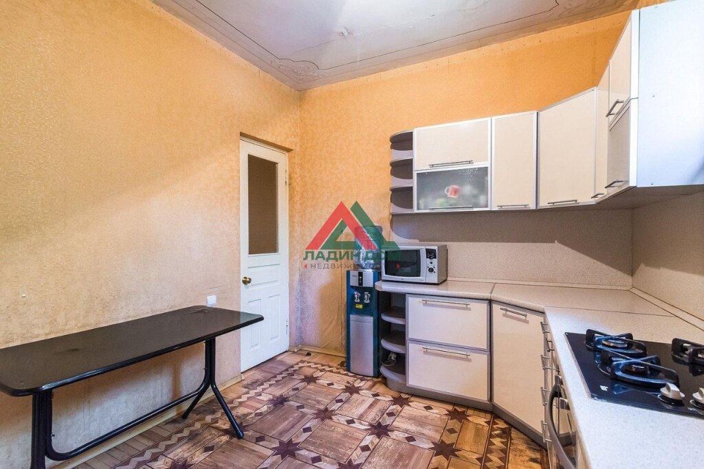 Дом, 164.9 м² на участке 4.3 сот.