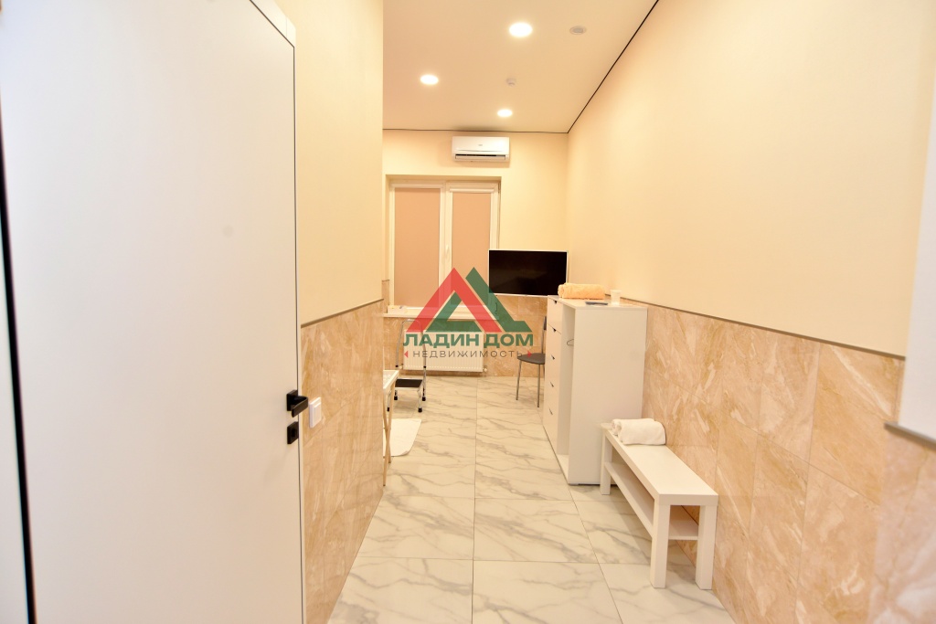Офис 593.6 м²