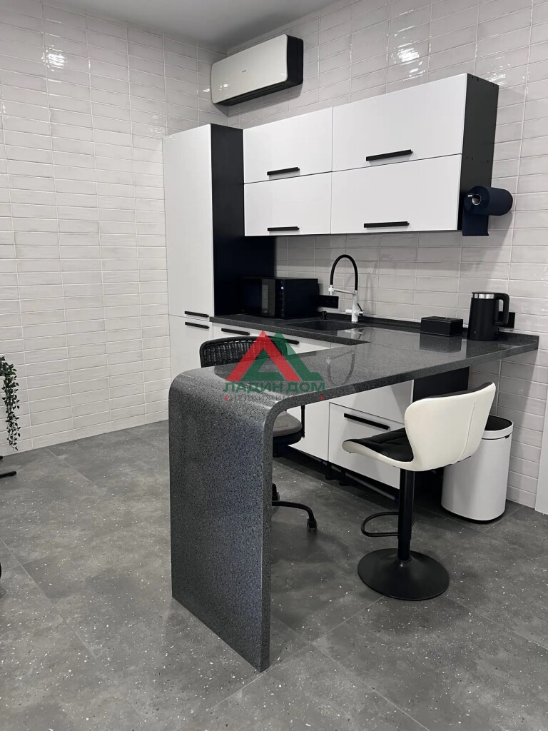 Дом, 256.5 м² на участке 8 сот.