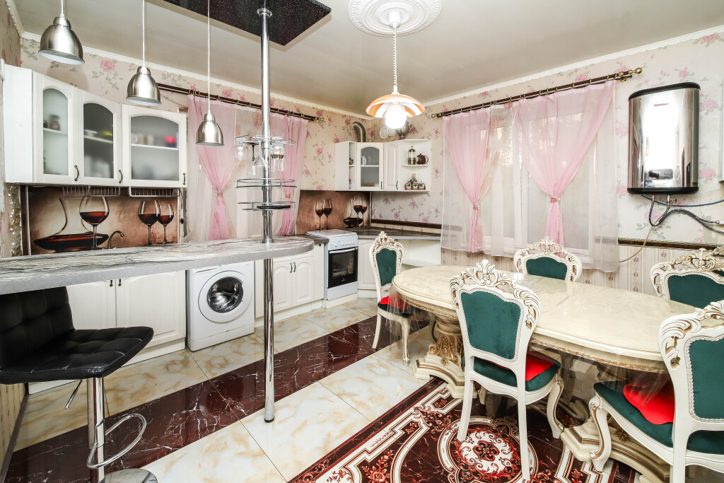 Дача, 270 м² на участке 4 сот.